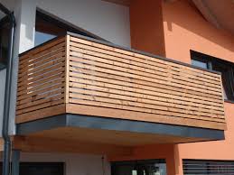 Pin Von Rajesh Arora Auf Unser Haus Holzbalkon Balkon Gelander Holz Balkon