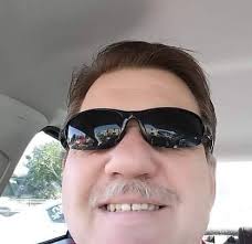 Which RC car should I choose between Losi Baja Rey and Traxxas UDR for  starting out?