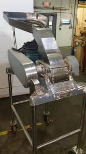 The bread crumb making machine makes bread crumbs with extrusion technology. Used K 12 Fitzmill K12 Bread Crumb Grinder