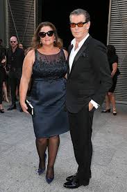 Keely shaye smith (born september 25, 1963), also known as keely shaye brosnan, is an american journalist, author, television host/correspondent, glamour model and this page was last edited on 30 december 2020, at 08:55. Photos Pierce Brosnan And His Wife Keely Shaye Smith Shopping Paris Fashion Simply Chic Plus Size Fashion