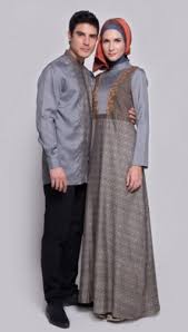 Selengkapnya anda bisa melihat model terbaru dari baju couple buat tunangan wanita. Tampil Serasi Bersama Pasangan Dengan Rekomendasi 7 Model Baju Gamis Couple Muslim