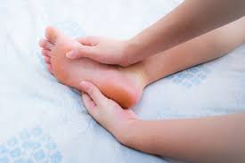 21 Foot Symptoms That Indicate Bigger Health Problems
