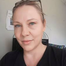 I am an absolute beginner. I'm trying to choose my first watercolor journal  but there are so many options and I am getting overwhelmed. Any suggestions?