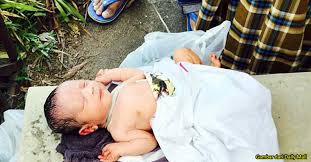 Ada bayi ditemui masih hidup dan ada juga yang ditemui perbezaan tajuk keratan akhbar. Wanita Cuba Buang Bayi Tapi Kantoi Dengan Percikan Darah Kat Cermin Soscili