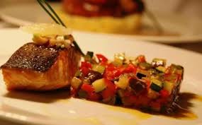 Faire des entailles sur le filet coté chair et coté. Le Pave De Saumon A La Plancha Ratatouille Minute Photo De 8e Ciel Blagnac Tripadvisor