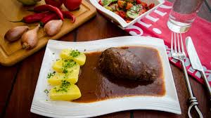 Rinder Roulade In Rotweinsosse Mit Petersilienkartoffeln Cook4me Rezepte