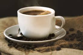 Xícara de café e grãos de café | Foto Premium