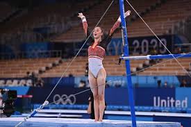 Nina derwael lost de verwachtingen helemaal in en pakt de gouden medaille op de brug met ongelijke leggers in het turnen op de olympische spelen. 7bbkhqrdtprvom