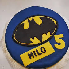 Krümelmonster kuchen kuchen rezepte kreative kuchen kuchen ideen minion kuchen batman kuchen smarties kuchen pinata kuchen einfach kinder kuchen. Batman Torte Zum 5 Geburtstag Sudstadtbackerei Hermisch Facebook