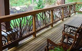 Pagar balkon terbuat dari beragam material. 9 Ide Desain Railing Balkon Dari Kayu Dari Gaya Kolonial Sampai Rustic
