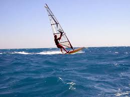 O dia termina com uma regata, na qual poderão participar todos os participantes do programa vela+ e todos os que participaram nos batismos de vela. Beach Hut Watersports Precos E Cursos Praia Da Luz Lagos