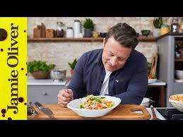 3 Minute Tomato Pasta Sauce Jamie Oliver Davina Mccall Youtube Recetas Pasta Arroz