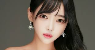 배우 진아림이 지인을 통해 폭력을 행사한 '갑질 여배우'로 지목된 것에 억울함을 호소한 가운데 그를 향한 관심이 높아지고 있다. ê°'ì§ˆ ì—¬ë°°ìš° ì˜í˜¹ ì§„ì•„ë¦¼ í™ë³´ëŒ€ì‚¬ë„ ëˆë°›ê³  ë–³ë–³í•´ ì „ë¬¸ ë‹¤ìŒì—°ì˜ˆ