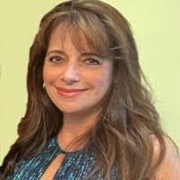 Lisa Kasten's Instagram, Twitter & Facebook