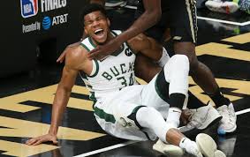↑ giannis antetokounmpo received today his greek citizenship. Giannis Antetokounmpo S Knee Injury Leaves Bucks In Limbo