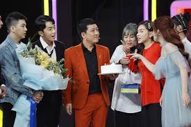 Lục lại tập phim lee kwang soo xem bói trong running man, mọi người còn bất ngờ hơn khi tai nạn của 'hươu cao cổ' đã phần nào được dự đoán trước. TrÆ°á»ng Giang Len Tiáº¿ng Vá» Sá»©c Khá»e Khi ChÆ¡i Running Man Va Chuyá»‡n Khong Báº±ng Long Ä'áº¥u Tá»' Nhau