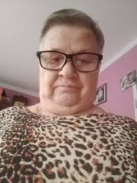 W pamięci wciąż trwasz.... Ciepłym wspomnieniem wracasz...W tęsknoty łzach  które płyną. I w czasie który przeminął. Za te wspólne w życiu chwile...za  dobro którego tyle dawałaś mi mamusiu... każdego dnia. Niech Pan