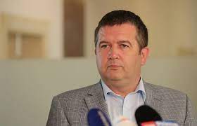 Listopadu 1978 mladá boleslav) je český politik, od června 2018 ministr vnitra čr a pověřený ministr zahraničních věcí čr ve druhé vládě andreje babiše (také 1. Hamackovi Podrizeni Rozbijeji Rodinu Literarni Noviny