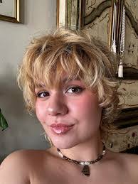 Katy Hammer's Instagram, Twitter & Facebook