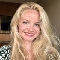 Theresa Comiskey's Instagram, Twitter & Facebook