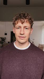 In der zweiten Jahreshälfte 2024 war es hier mal wieder sehr ruhig. Der  Grund dafür ist wie immer, dass ich intensiv an neuen Songs gearbeitet  habe. Meine beiden Produzenten Timothy, Bene und