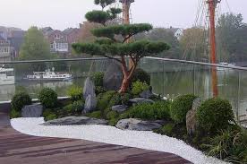 Zengarten Auf Dachterrasse Garten Von Japan Garten Kultur A Zen Garden With Gravel Surfaces Shaped Woods And St Japanese Garden Garden Design Japan Garden