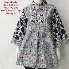 Desain busana batik di indonesia ini terlalu begitu banyak ragam mulai dari motif yang paling simple sampai motif yang paling rumit sekalipun, apalagi untuk baju batik ini di golongkan jadi sebagian metode seperti menggunakan metode tradisional, menggunakan mesin dan memakai metode lainnya. 900 Ide Batik Batik Model Pakaian Pakaian Wanita
