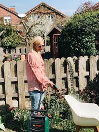 Das haus freude liegt besonders ruhig zwischen der westküste und wattseite (jeweils weniger als 10 minuten fußweg). Hallo Haus Du Machst Viel Freude Eine Menge Arbeit Meine Helfer Sarahplusdrei