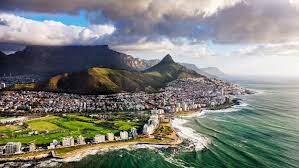 The first settlement of cape town was situated between table mountain and table bay. Learn 10 Geographic Facts About Cape Town