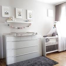 Babyzimmer Junge Madchen Neutral Grau Gestalten Babybett Himmel Wickelko 1 Trimenonderschwangerscha In 2020 Babyzimmer Einrichten Ikea Babyzimmer Babybett