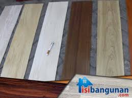 Keramik kerap menjadi pilihan keluarga baru untuk dijadikan alas lantai hunian mereka. Lantai Vinyl Jenis Alas Lantai Modern Bermotif Kayu
