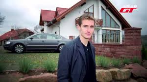 ألمانيّ الجنسيّة ومولودٌ في بولندا، يعتبرهُ كثيرون واحدًا من أهم هدّافي كرة القدم على الإطلاق حيثُ حصد خلال سنوات لعبه العديد من الألقاب وأحرز العديد من الأرقام القياسيّة، كما حافظ عليها فلم يتفوّق عليها سواه لفترةٍ. Miroslav Klose Cars Ø³ÙŠØ§Ø±Ø§Øª Ø§Ù„Ù„Ø§Ø¹Ø¨ Ù…ÙŠØ±ÙˆØ³Ù„Ø§Ù ÙƒÙ„ÙˆØ²Ù‡ Ù…Ù‡Ø§Ø¬Ù… Ù…Ù†ØªØ®Ø¨ Ø§Ù„Ù…Ø§Ù†ÙŠØ§ Youtube