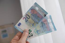 L'équipe du magazine a suivi pendant plusieurs mois le travail de l'office central pour la répression du faux. Une Personne Arretee A Sedan Pour Usage De Faux Billets