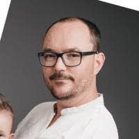 Robert Edelmann's Instagram, Twitter & Facebook