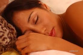 If you're new to this, i'd recommend lying in bed on your side and raising one knee up to your chest. Photos Of Young Asian Girl Betty Moon Dildoing In Her Bed