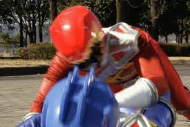 戦隊ヒーロー理性崩壊 盛るキョウリュウレッドが仲間に 濃厚接触 キング乱心 戦隊ヒーロー ヒーロー 理性