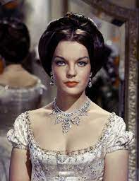 Epingle Sur Romy Schneider Beaute Fragilite Force Tendresse Doutes Passions Une Vie Brisee