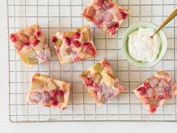 Erdbeer Rhabarber Kuchen Mit Pudding Einfach Lecker Die Besten Backrezepte Mit Gelinggarantie Rezept Erdbeer Rhabarber Kuchen Rhabarberkuchen Erdbeer Rhabarber