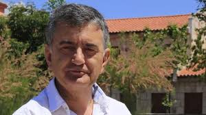 Isaac Macías, candidato a la presidencia del Santo Entierro: "Si ganamos  regalaremos el medallón, porque hay que cambiarlo en 2017"