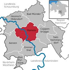 Due anni dopo segue il matrimonio, perciò glikl prenderà il cognome del marito e si chiamerà a partire da questo evento glikl von hameln. Hameln Wikipedia