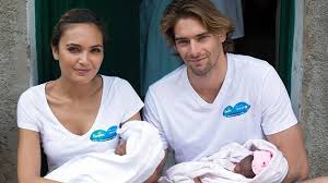 Ce samedi 27 juin, france 2 diffuse popshow, un divertissement qui réunit de nombreuses personnalités. Camille Lacourt Et Valerie Begue La Petite Histoire Du Prenom De Leur Fille Magicmaman Com