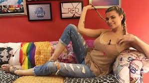 Rebelión de madres contra María Lapiedra: no quieren a su hija en el  colegio