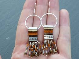 Boucles D Oreilles Oranges Et Marrons Boucles D Oreilles Ethniques Perles Tissees Boucles Argent Perles Roc Boucles D Oreilles Oranges Creer Ses Bijoux Boucles