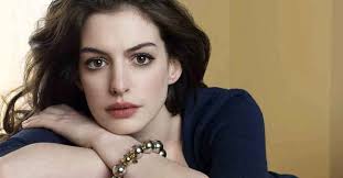 We do not post paparazzi/stalkerazzi photos in an effort to respect anne's privacy. Anne Hathaway Age Height Weight And Boyfriends Buzzwonder