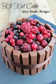 C Est En Me Baladant Sur Pinterest Que J Ai Decouvert Ce Qu Est Le Kit Kat Cake Je L Avais Mis Sur Gateau Kitkat Recette Paupiette Recette Gateau Anniversaire