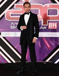 Golden globes, grammys, oscars, mtv movie awards, tonys, vmas, emmys. 22 Foto Gaya Selebriti Di Karpet Merah Abpbh 31