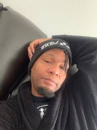 who's down to play some zero build or reloaded…add me…let's turn up