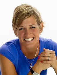 Elizabeth Spinelli's Instagram, Twitter & Facebook