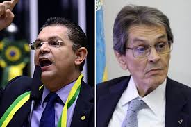 O presidente nacional do ptb, roberto jefferson (rj), foi preso preventivamente pela polícia federal, após determinação do ministro do stf (supremo tribunal federal) alexandre de moraes. Conservador Evangelico Nao E Neste Nivel Alerta Sostenes Para Roberto Jefferson
