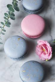 Pastel Macaroons Or Macarons And Flowers On Marble Pastel Macaroons Macaron Wallpaper Macaron Cake